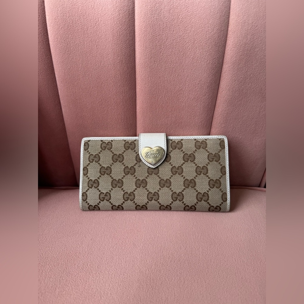 Gucci Wallet with Iconic GG Monogram